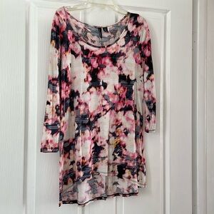 Colorful , goes to hips with 3/4 sleeves